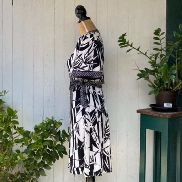 Black and white printed BCBG wrap dress - Picture 3 of 4